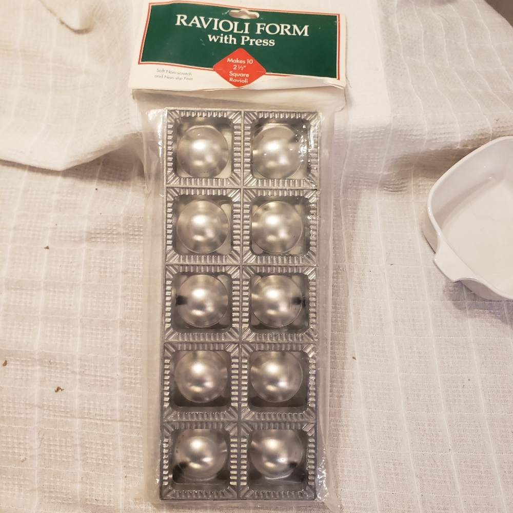 NIB KITCHEN SUPPLY ravioli form